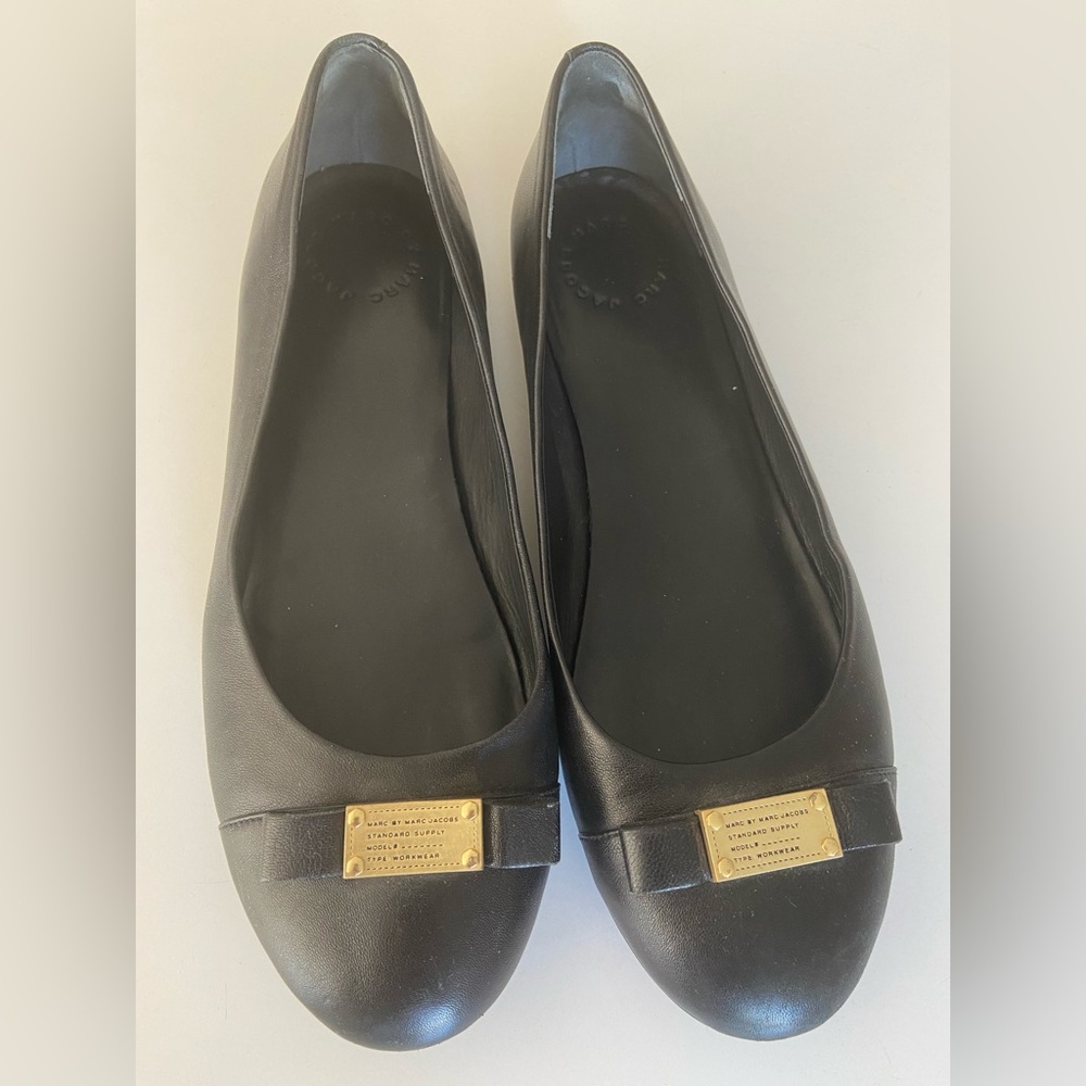 Black marc by marc jacobs flat very good condition